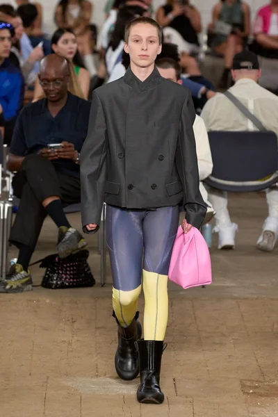 Look 25